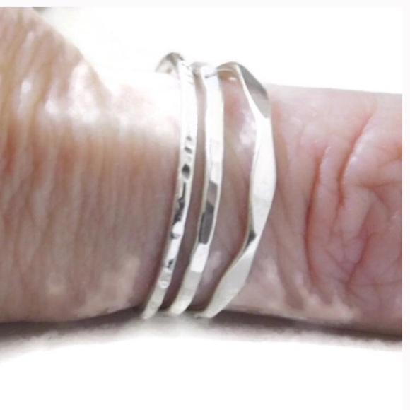 (2-13) 925 Sterling Silver Stacking Ring Set Hammered, Faceted, & Etched Bands - Picture 5 of 8